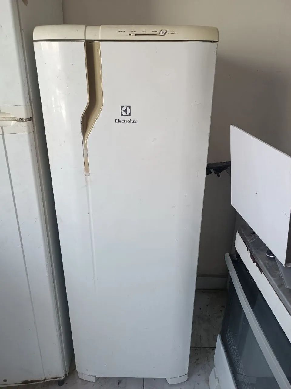 Vendo geladeira Eletrolux 