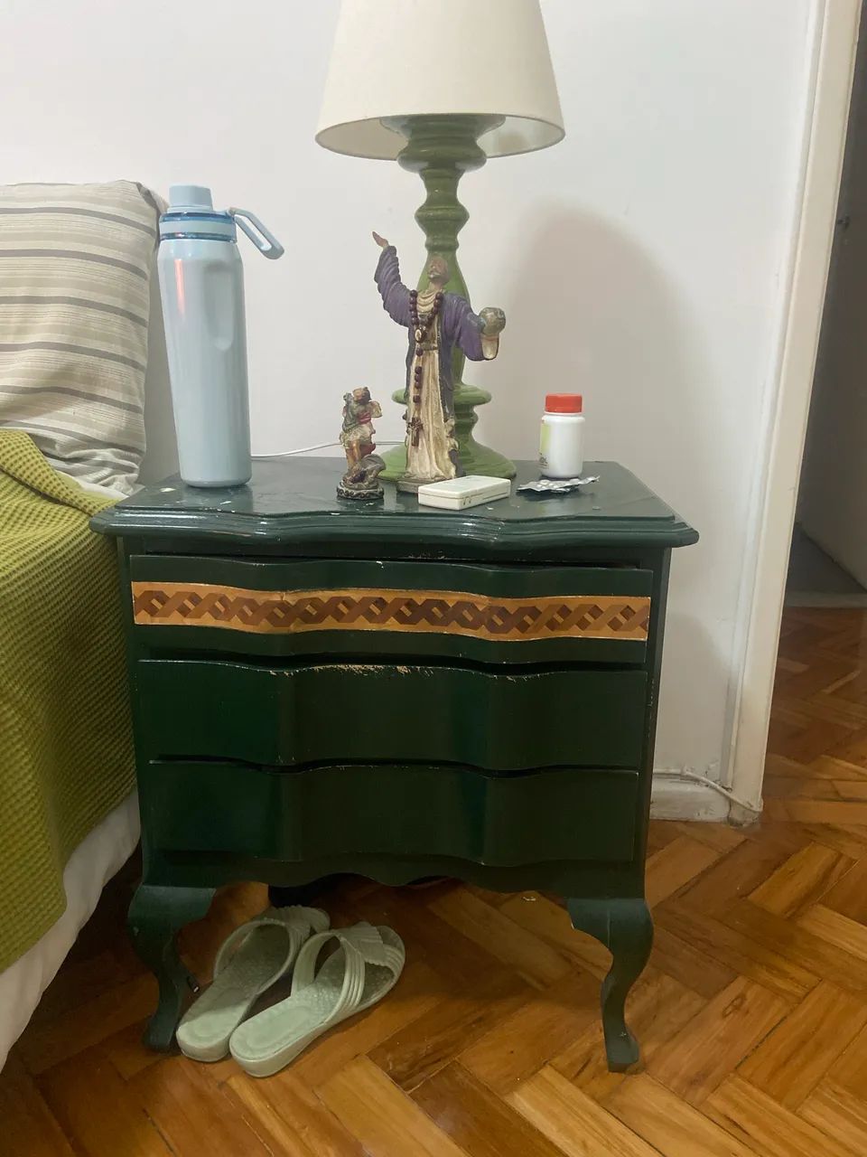 Mesa de cabeceira em madeira 