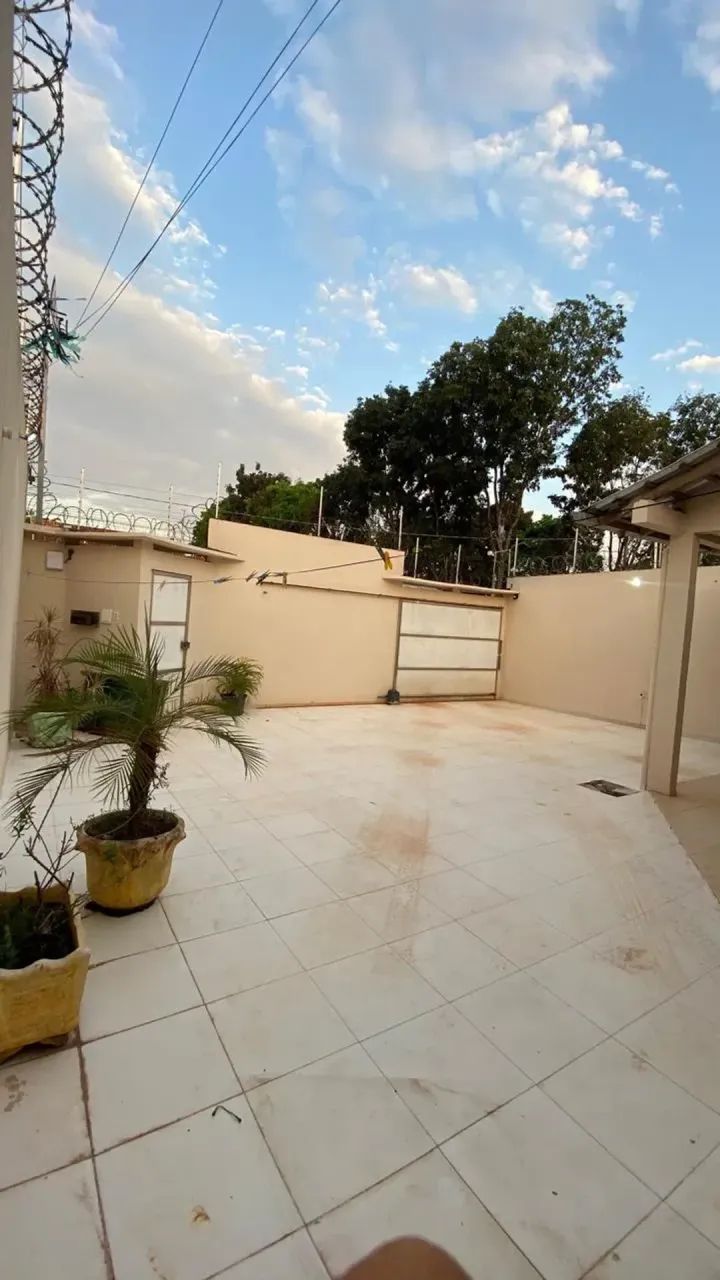 CASA COM PISCINA E 4 QUARTOS NO MARACANÃ