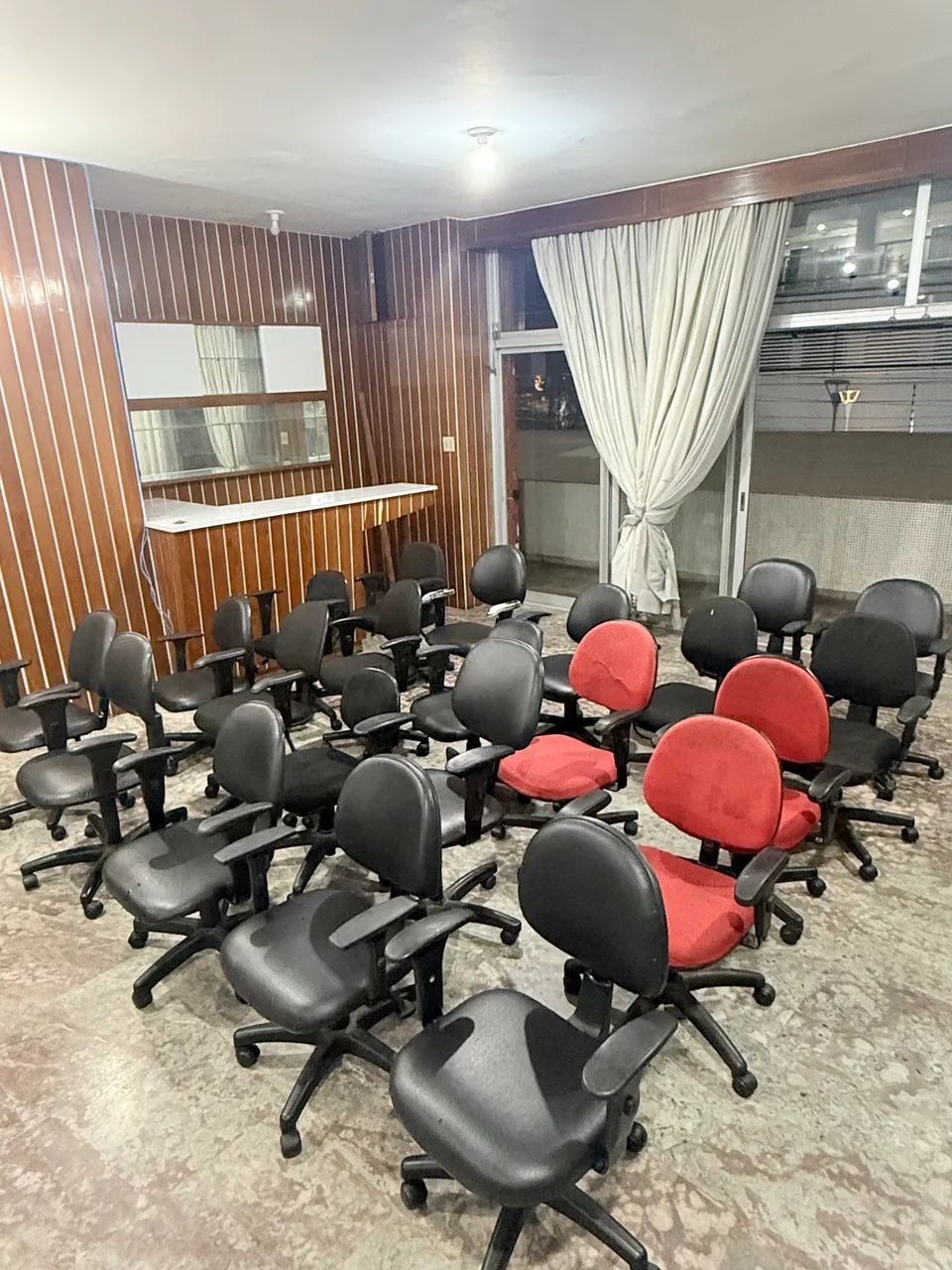 Cadeiras de Escritório Giratórias com Braço - Corporativas - Lote Disponível  - Foto 4