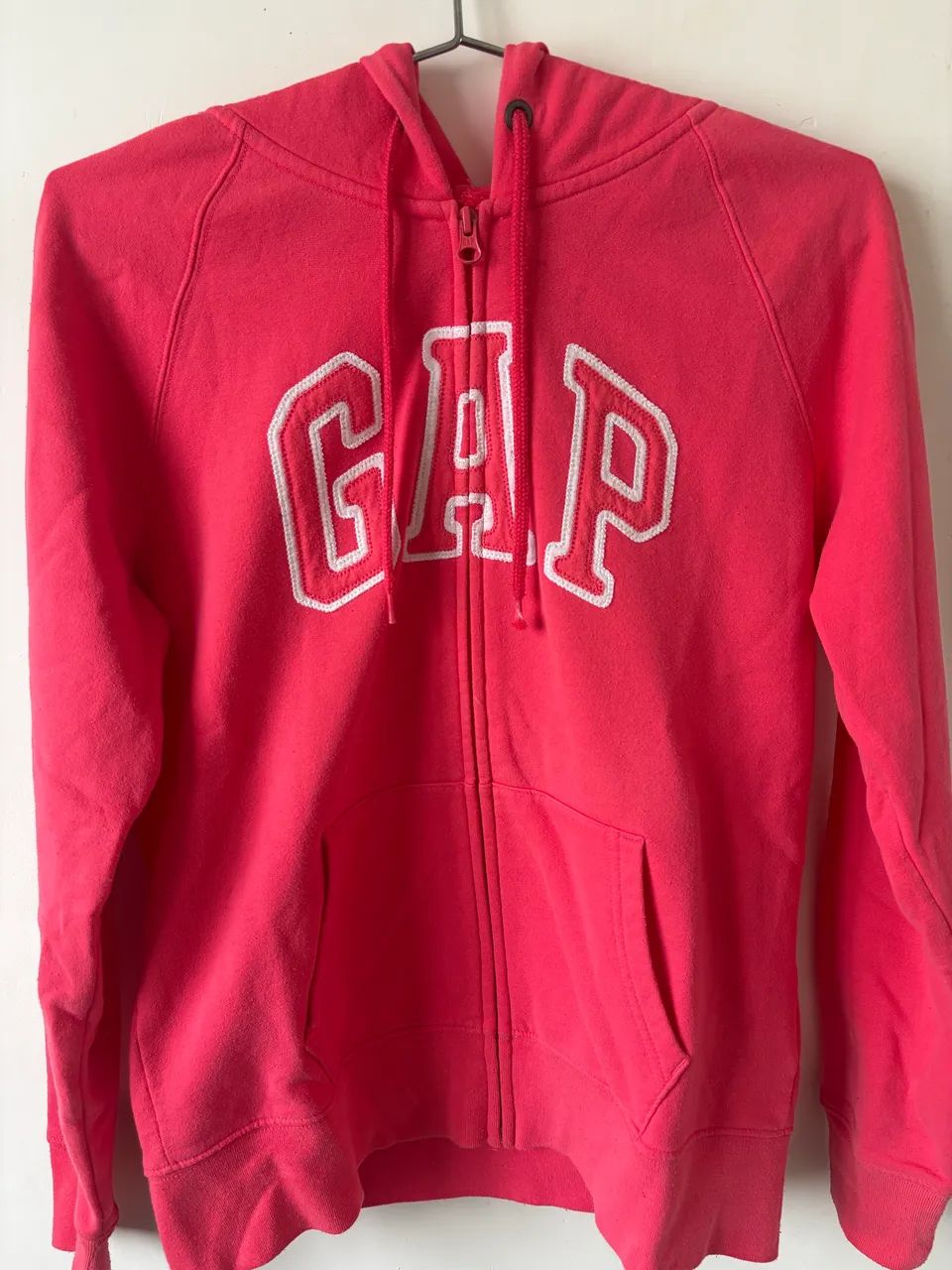 Moletom GAP com logo, zíper e touca pink  - Foto 4