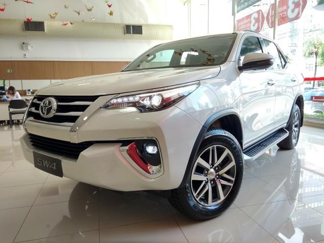 TOYOTA HILUX SW4 2.8 SRX 4X4 7 LUGARES 2019 - Foto 3