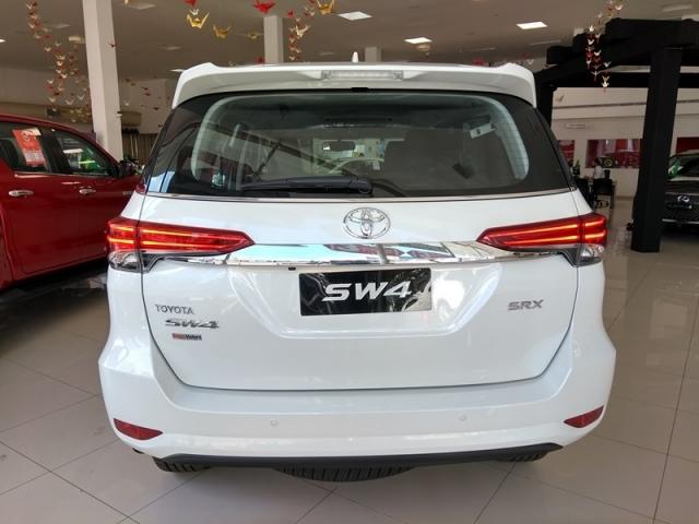 TOYOTA HILUX SW4 2.8 SRX 4X4 7 LUGARES 2019 - Foto 4