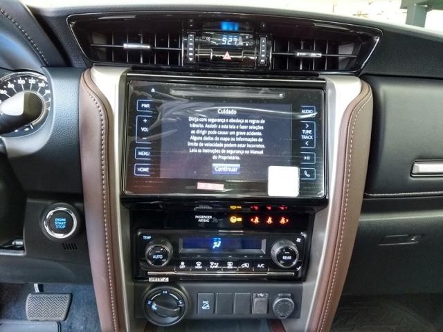 TOYOTA HILUX SW4 2.8 SRX 4X4 7 LUGARES 2019 - Foto 9
