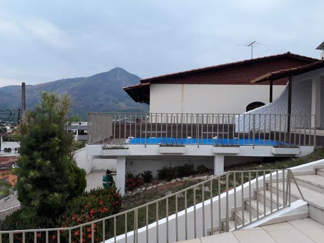 (R$600.000) Casa c/ Piscina, Terraço e Garagem Grande - Lote Inteiro no Bairro Vila Bretas
