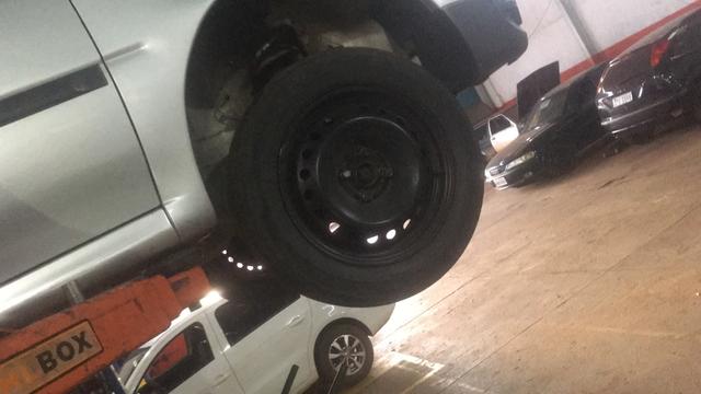 Troco rodas 15 de ferro por rodas 17 tenho volta $