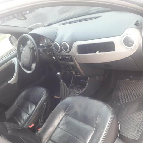 Vendo lindo carro sandero ano 2011 - Foto 2