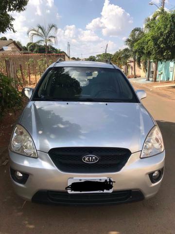 Kia carens super conservado