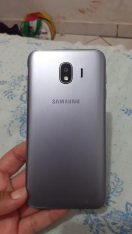 Celular J4