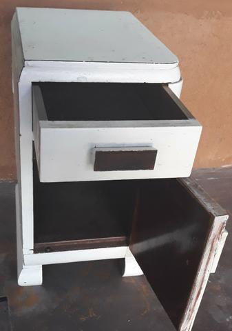 Criado mudo ou mesa de cabeceira ( móvel antigo) - Foto 2