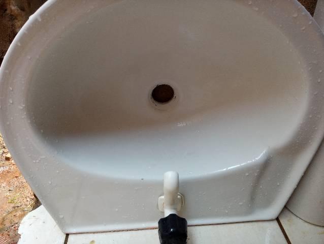 Lavatório com pedestal