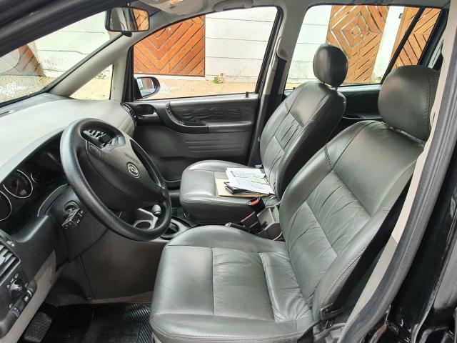 Vendo zafira com kit gás muito Nova ? - Foto 4
