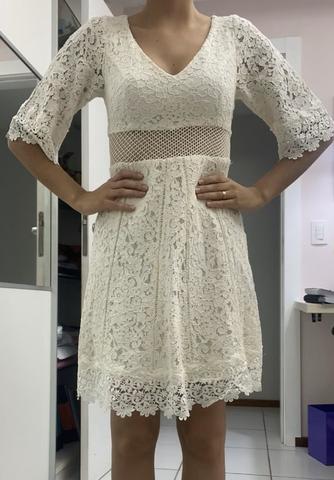 Vestido de renda