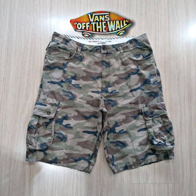 bermuda camuflada vans