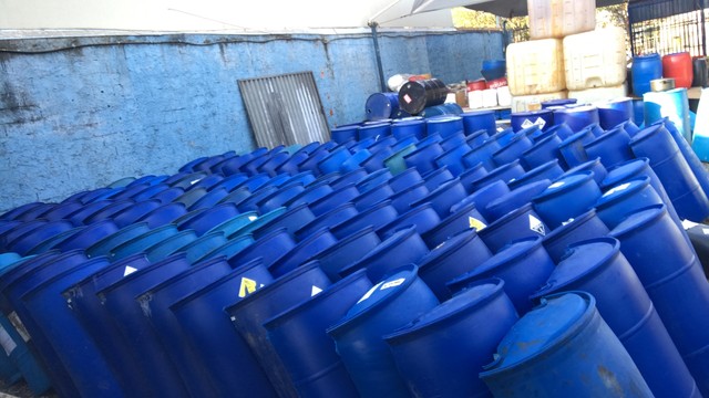 Tambor plástico e galões cochos 