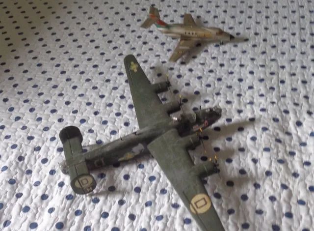 Lote de 3 Kits de Plastimodelos: B-24, B-26 e Jato da RAF - Foto 2