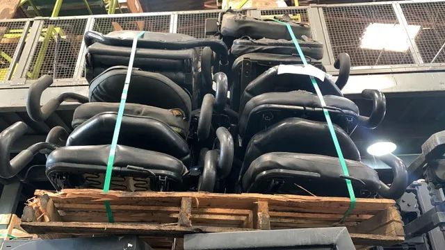 Lote com 20 bancos da empilhadeira C25L