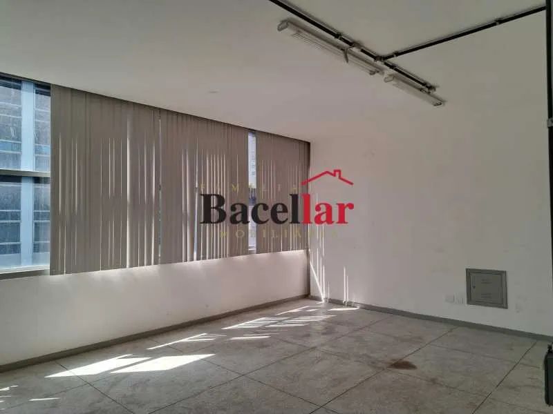 Lindo local de trabalho com 555m² Andar Corrido. Lapa