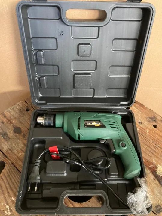 Furadeira de impacto Britania com maleta 10mm 650W Nova