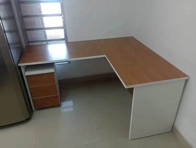 BANCADA PARA TRABALHO AMADEIRADA COM BASE BRANCA  *ANÚNCIO REFERENTE A MESA - Foto 2