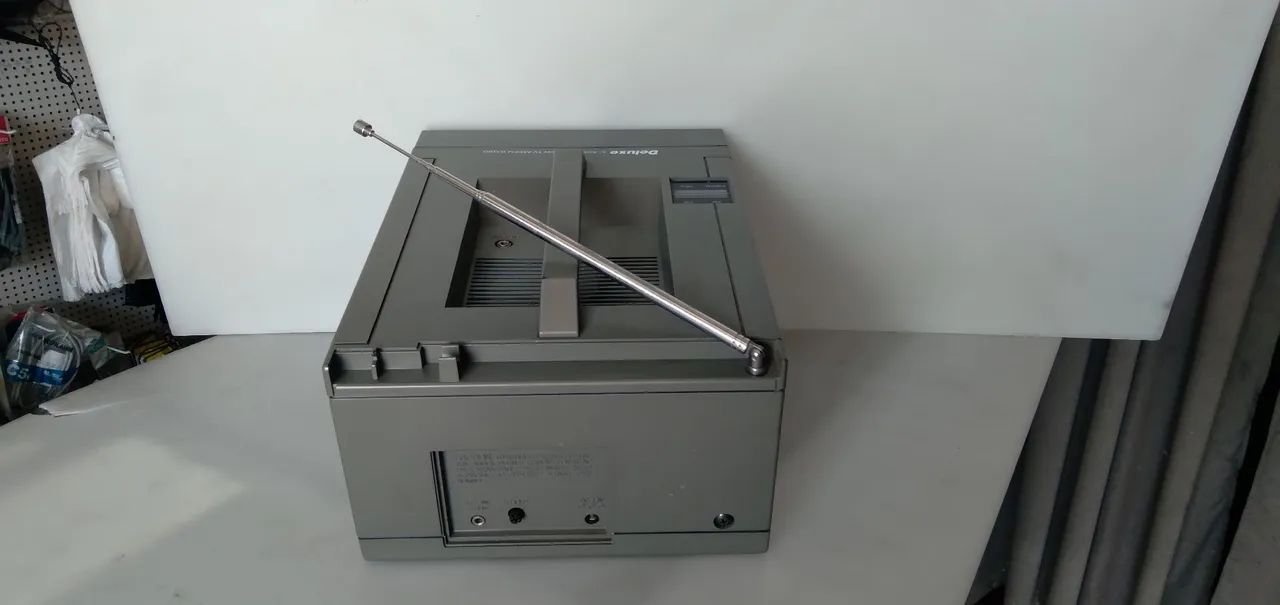 TV Preto Branco 5" DELUXE com defeito  - Foto 4