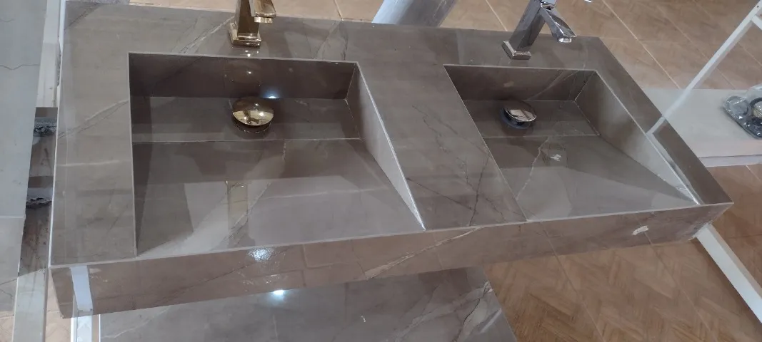 pia de porcelanato para banheiro preta ou marron