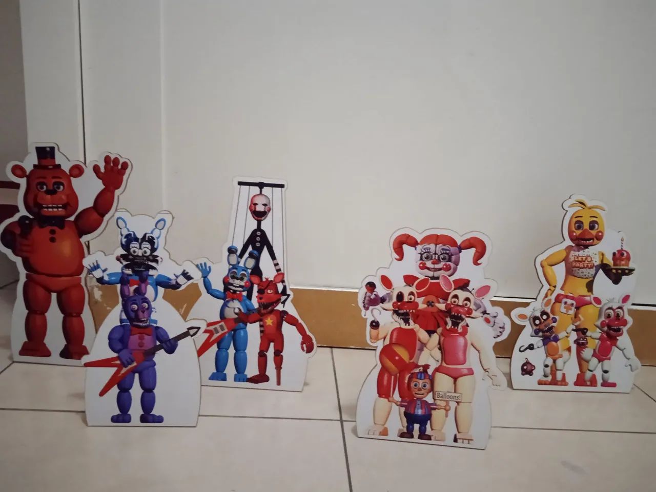 Personagens de FNAF e painel - Foto 3