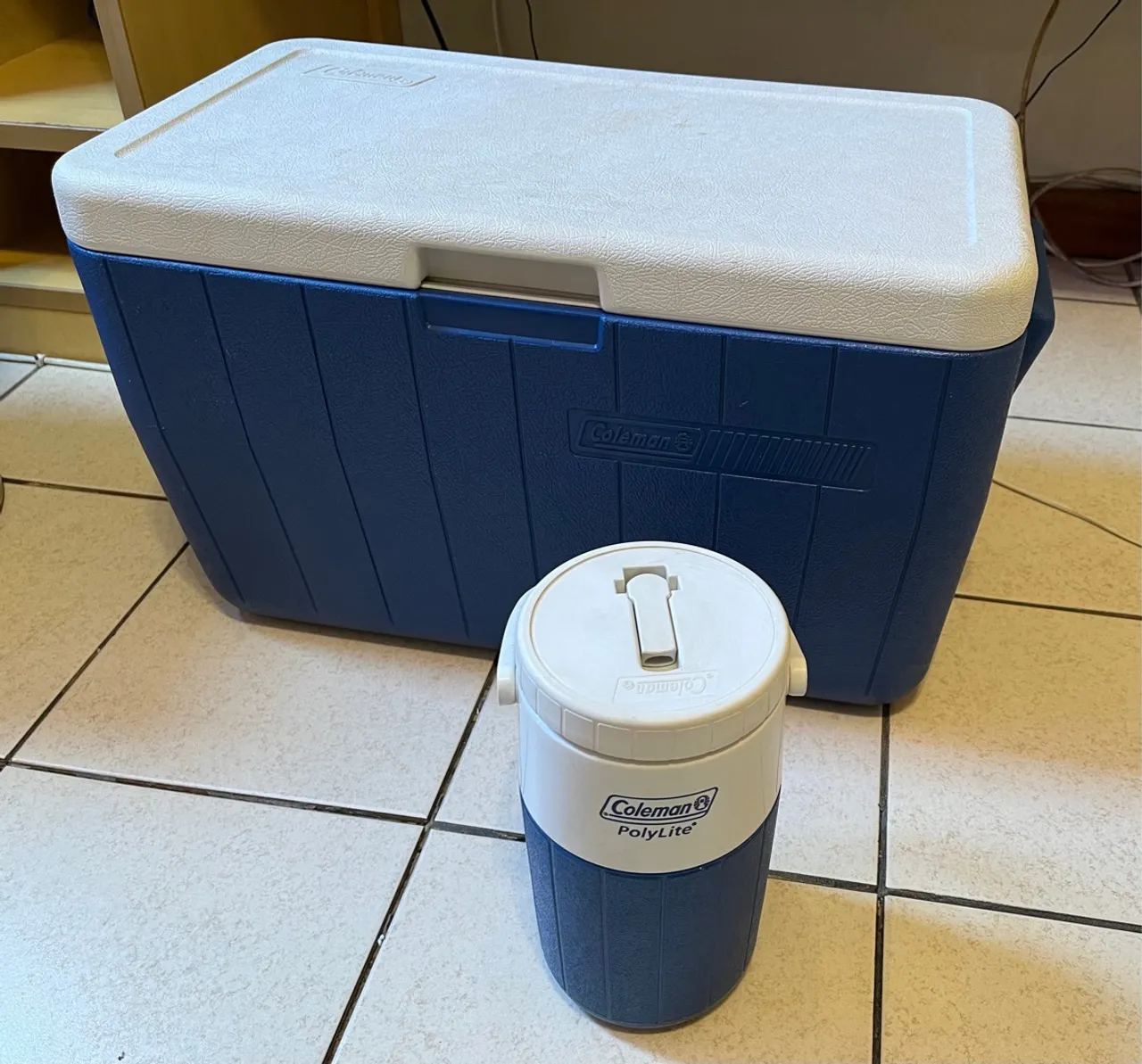 Caixa e garrafa térmica (geleira) Coleman 45,4 L