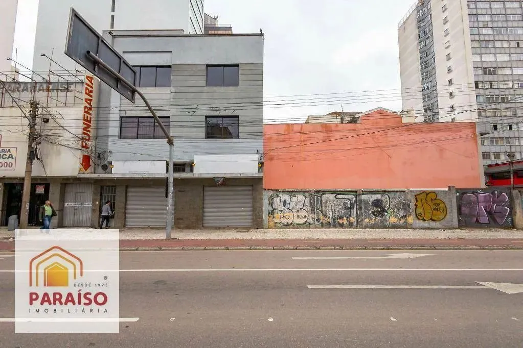 Locação de Prédio com estacionamento próprio, composto de Lojas e Salas comerciais no Cent
