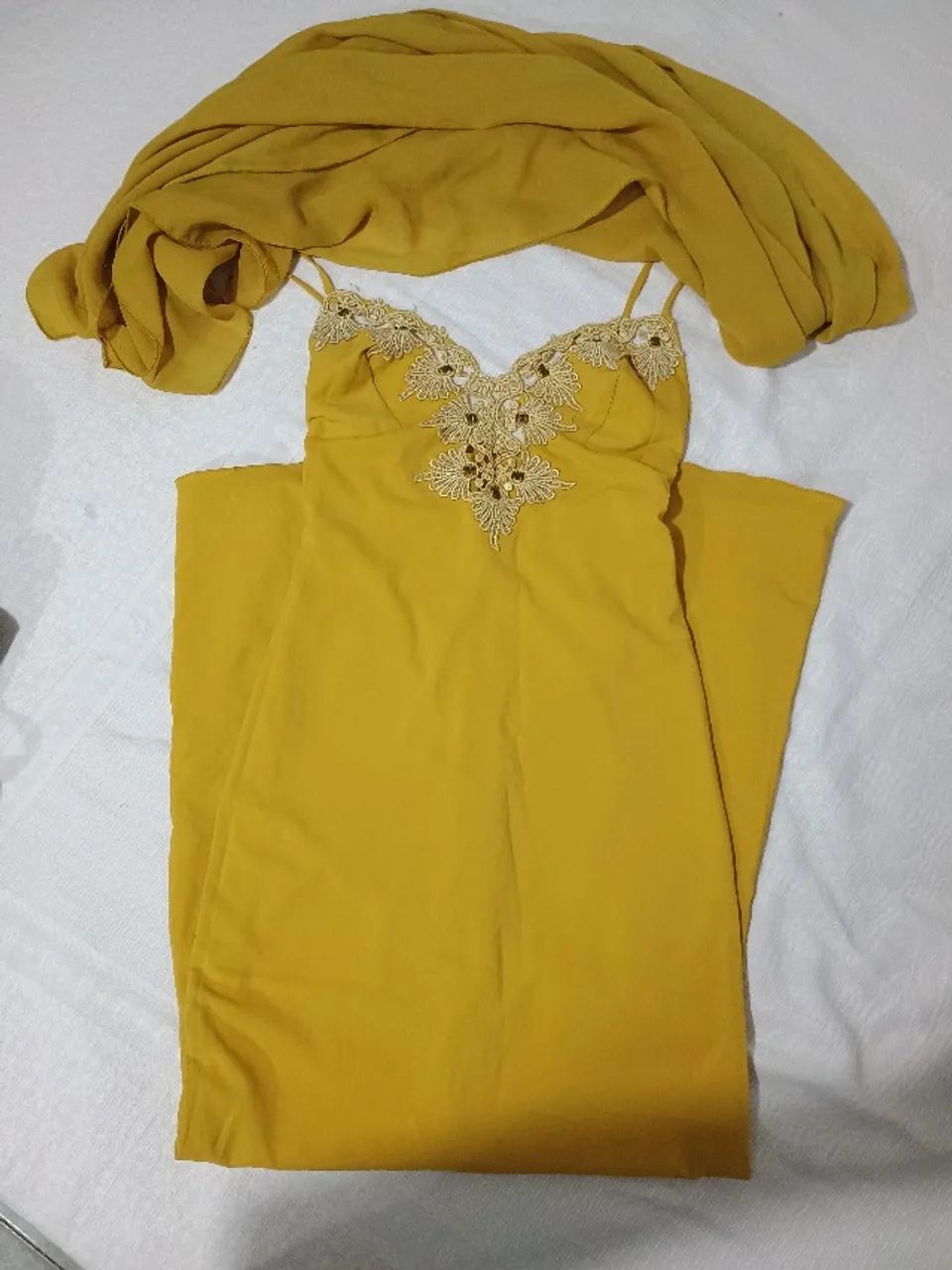 Vestido longo de festa com bordado frontal Tam 36