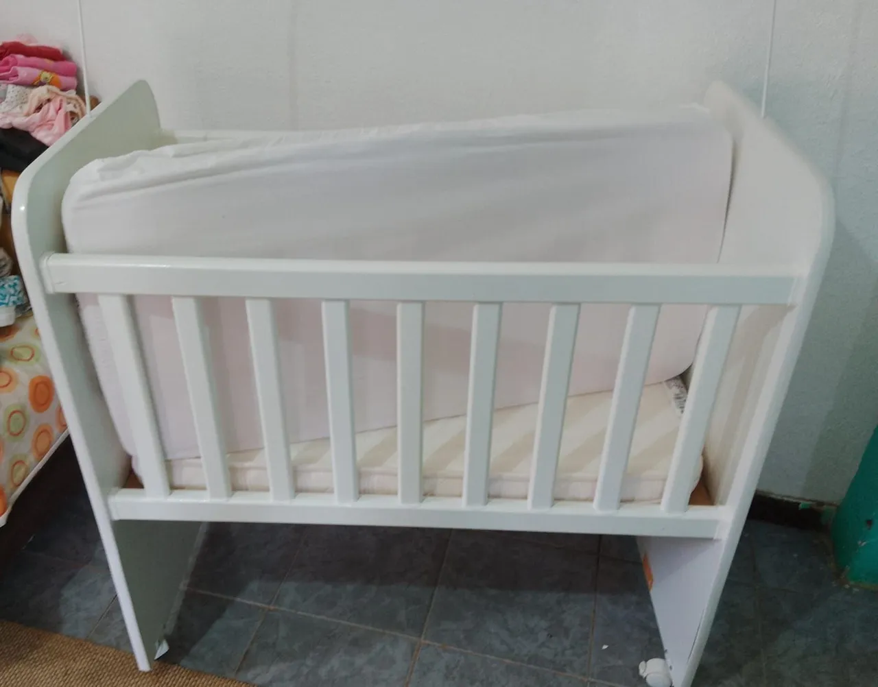 Berço branco em ótimo estado