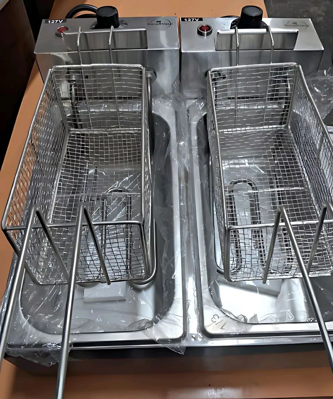 Fritadeira Elétrica Inox Stevan Metal - 2 Cubas de 3 litros, 110V - Nova e Potente - Foto 2