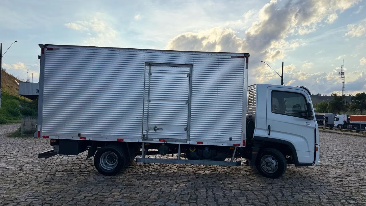 VW 6160 baú ano 2022 Novíssimo diferenciado  - Foto 9