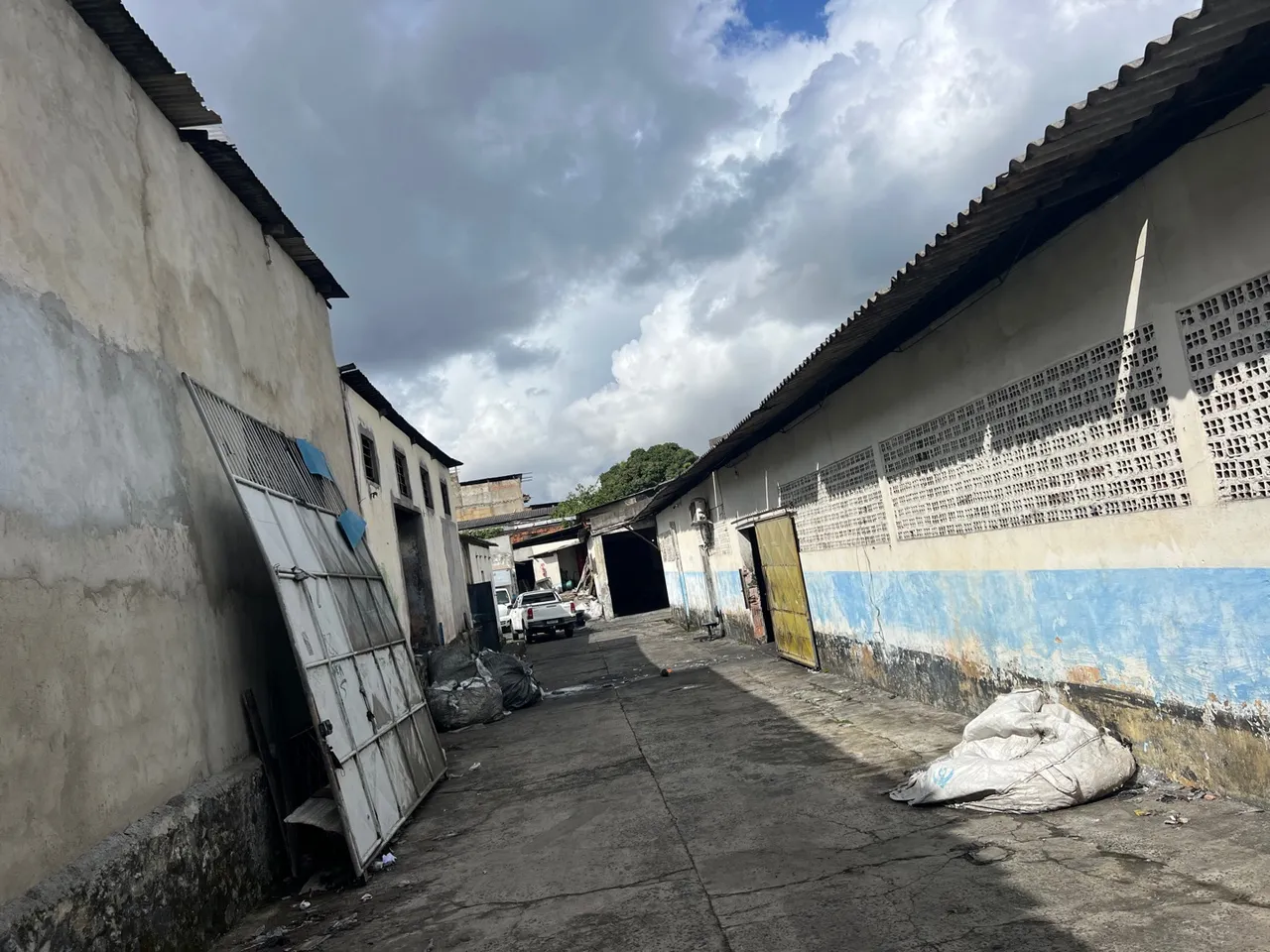Vendo galpão 2 mil mts quadrado fe aria construída