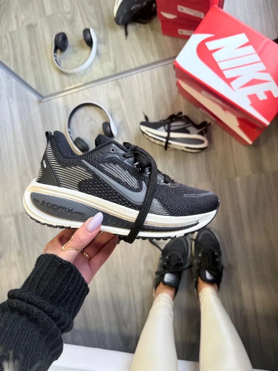 Tênis Feminino Nike Vomero 18-Preto