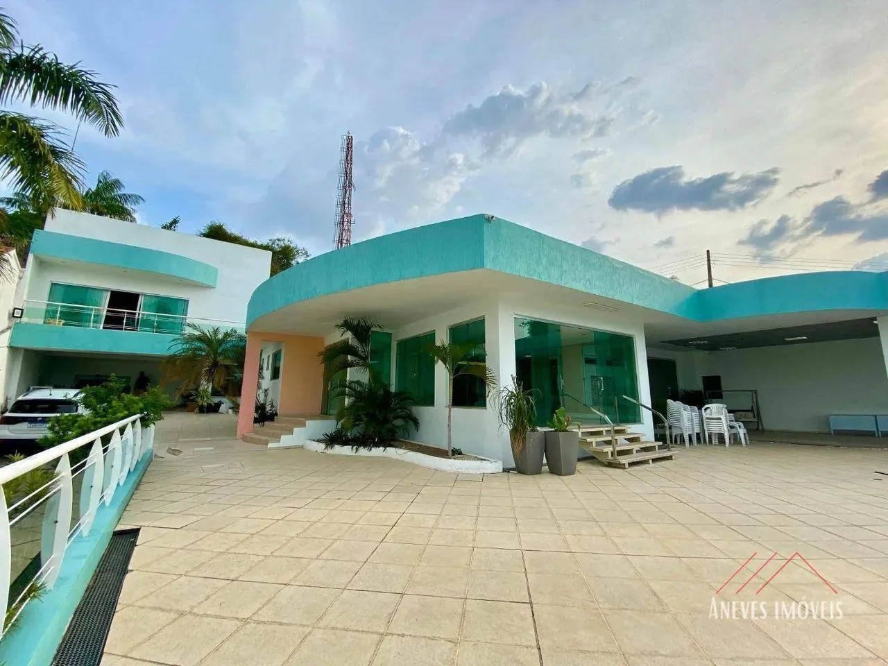 Luxuosa Casa com 5 suítes disponível pra venda e locação no Conj. Jardim Itaóca, 700 m² -
