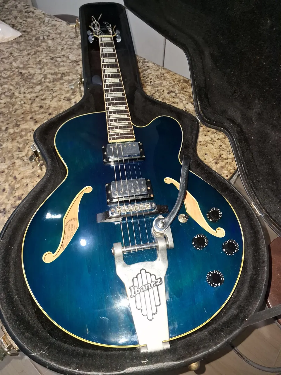 Guitarra Ibanez Artcore  Semi-acústica com case.