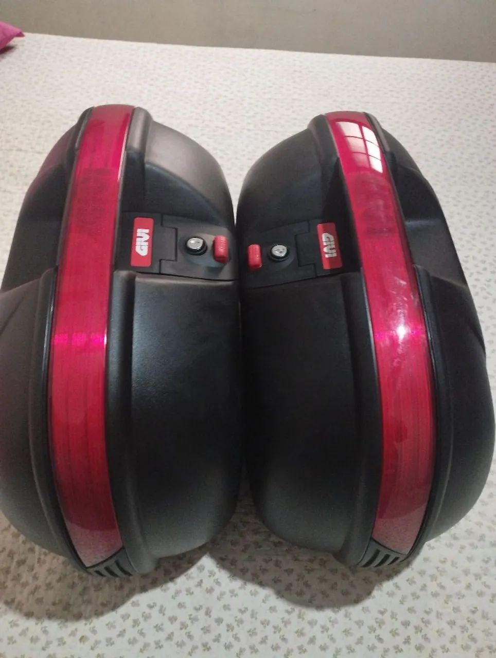 Baús laterais para moto Givi