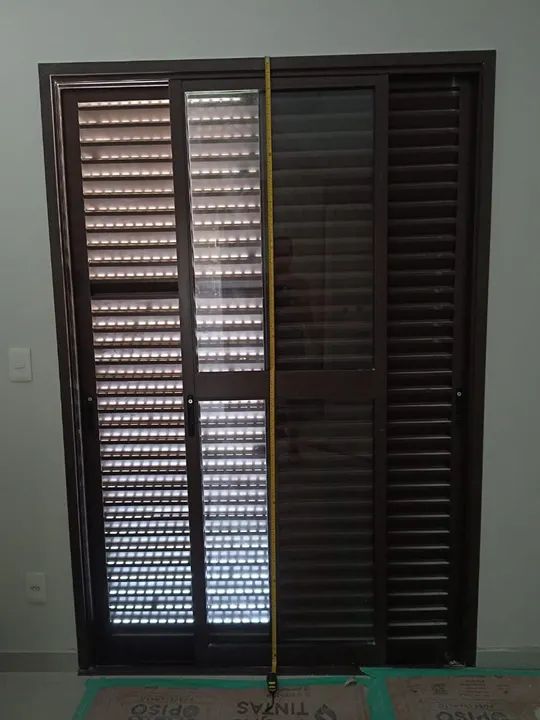 Porta e Janela de Alumínio com Grade de Segurança - Foto 5