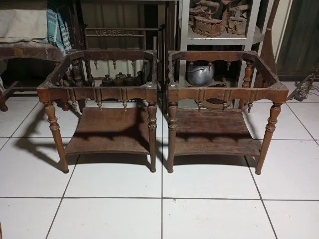 mesa antiga lateral em jacaranda sem o tampo