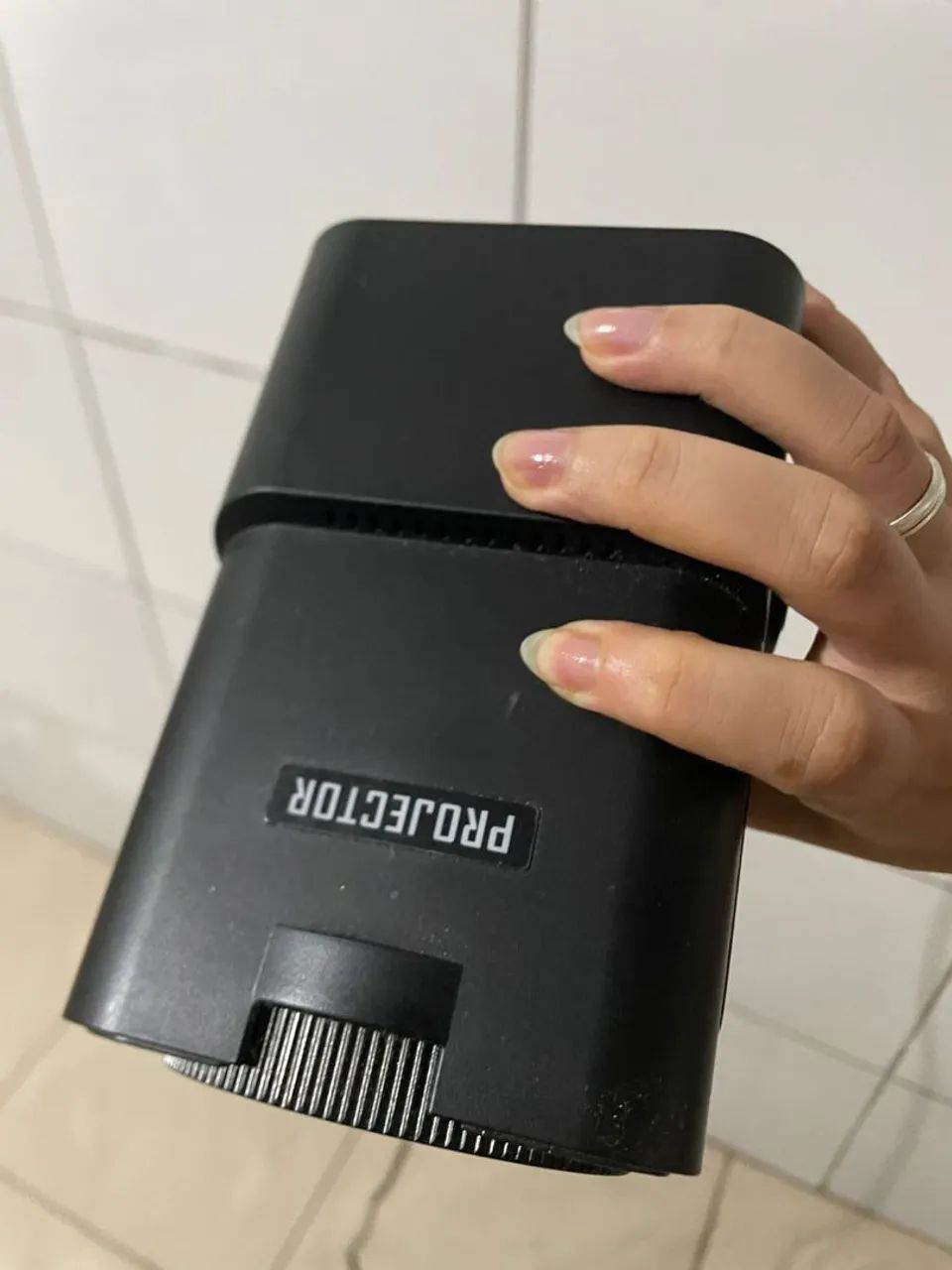 Selling projector in perfect condition64595543475715122