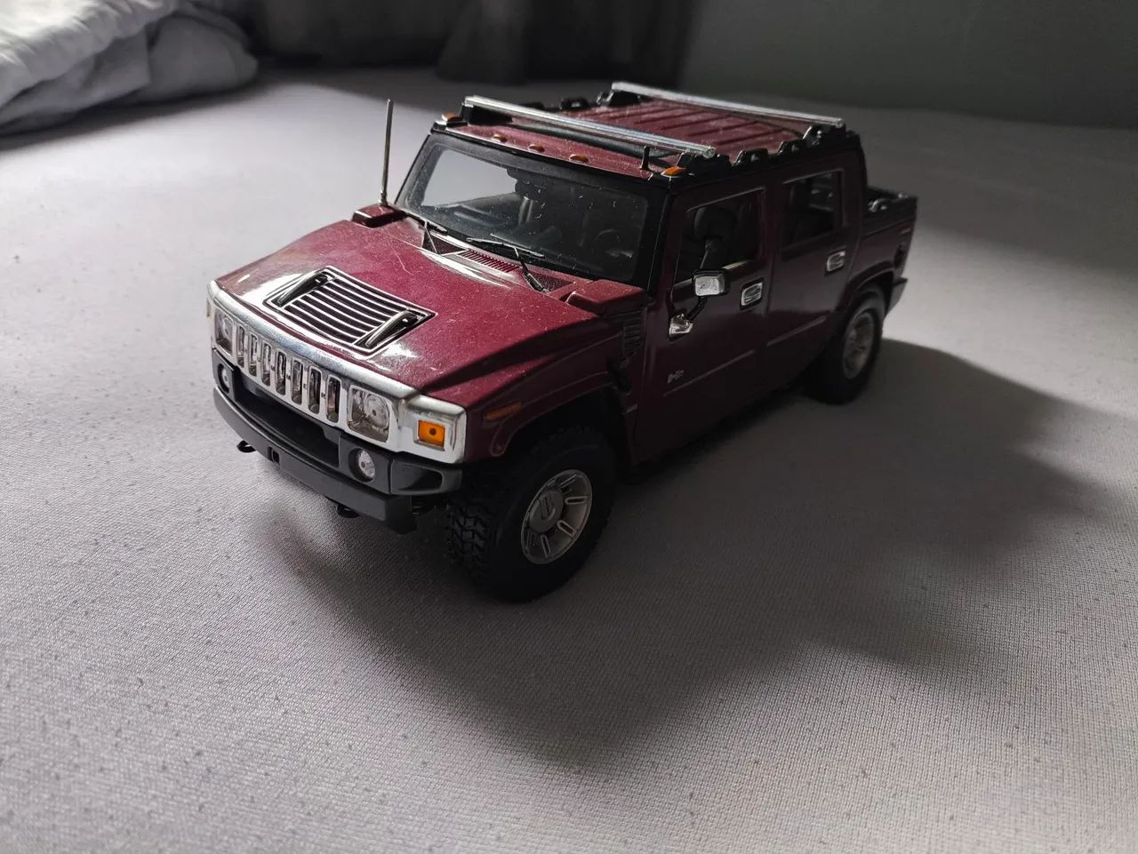 Miniatura Hummer H2 SUT 1/18 impecável 