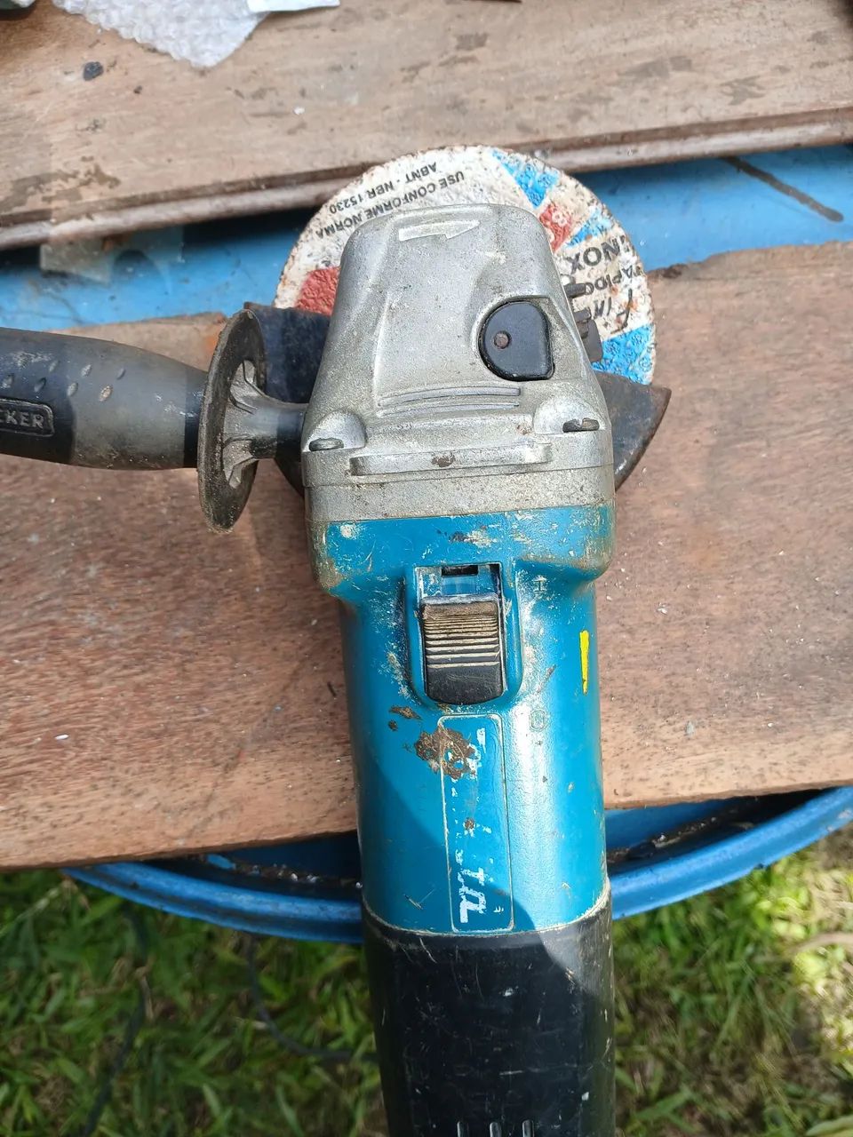 Esmerilhadeira Makita 64861428991617121