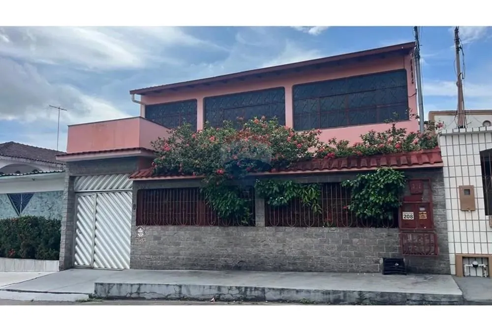 casa com 4 quartos no Santo Antônio
