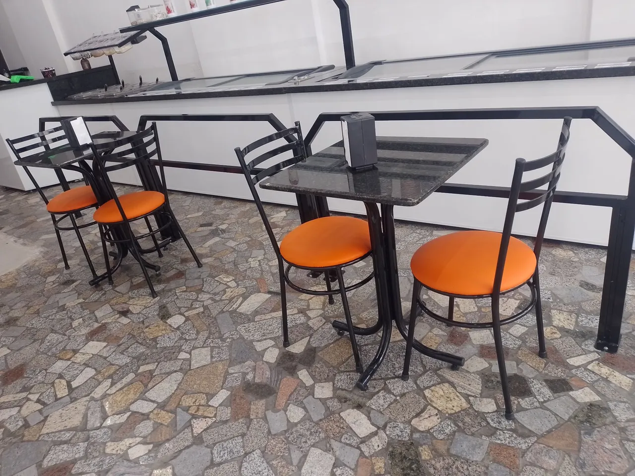 Conjunto de 5 mesas e 10 cadeiras