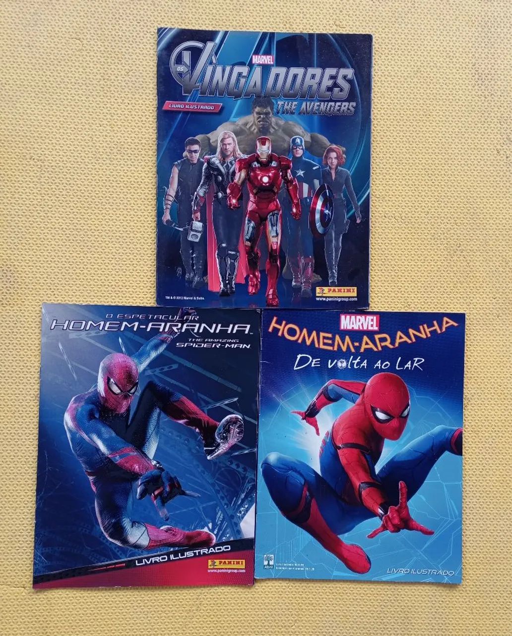 3 álbuns sem figurinhas 