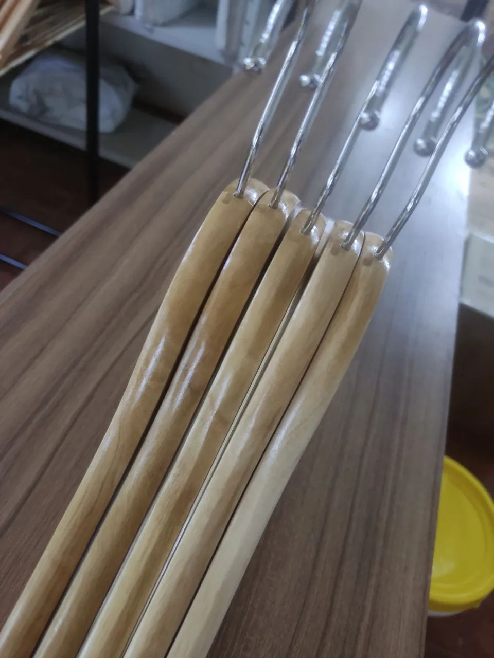 Cabides de Madeira com protetor - Foto 3