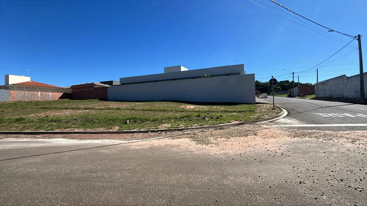 OPORTUNIDADE... INVESTIDORES... Ótimo terreno de esquina à venda, 410 m2, JARDIM PARAÍSO -