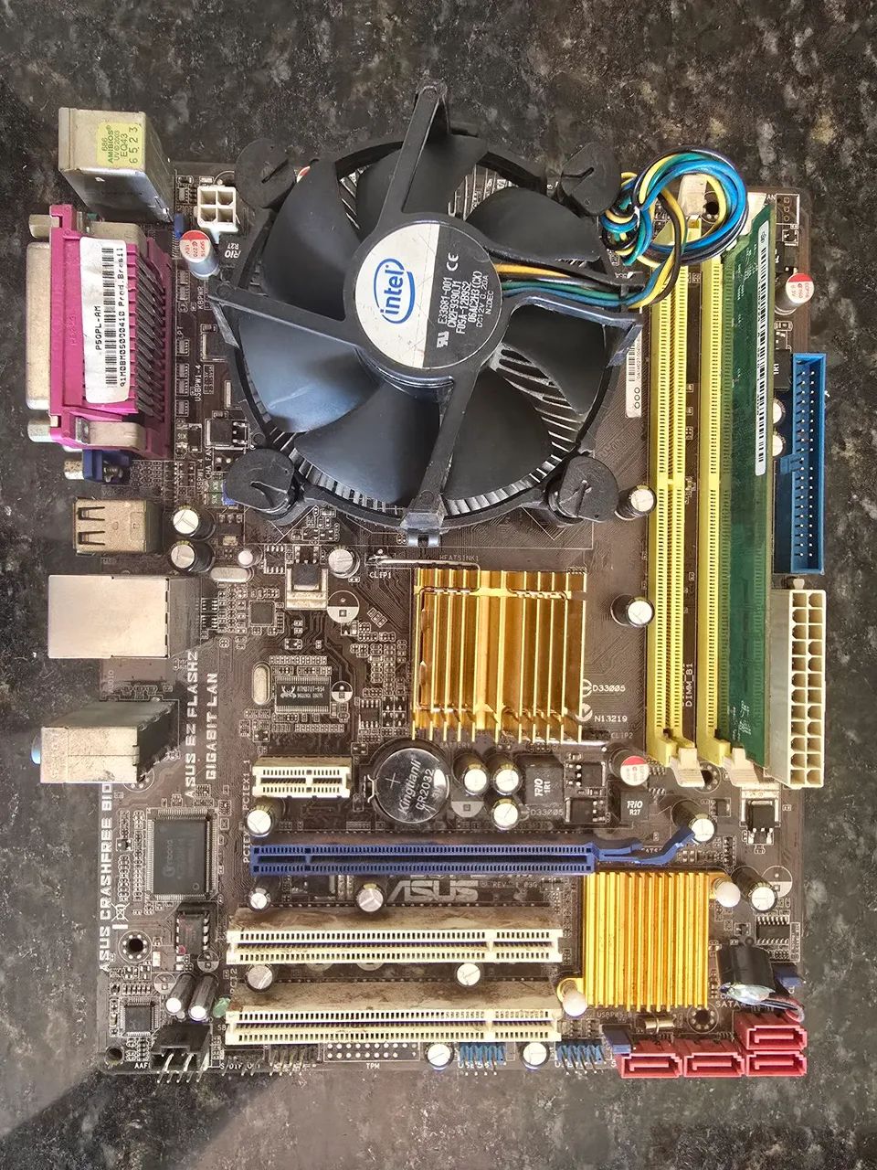 Placa-mãe modelo Asus P5KPL-AM. 