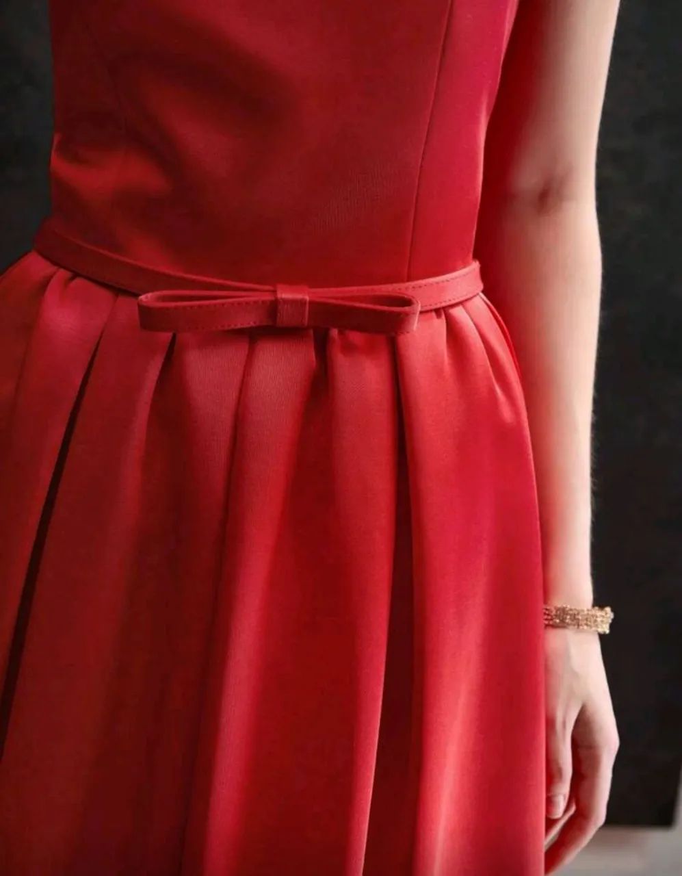 Vestido de Festa Vermelho Midi com Cinto e Bainha Evasê - Foto 3